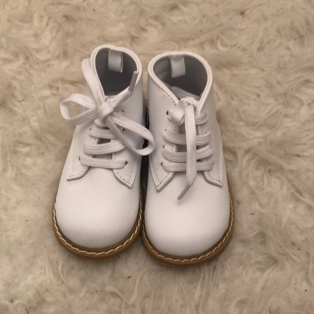 Saddle shoes